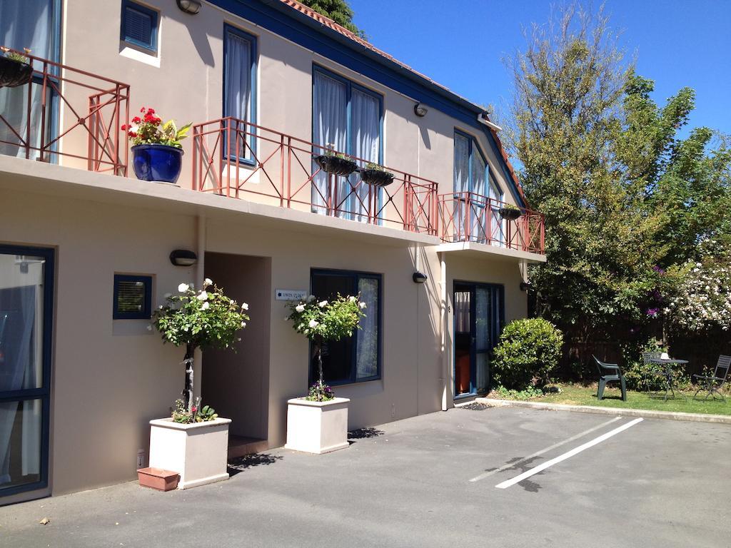 Motel Bush Court