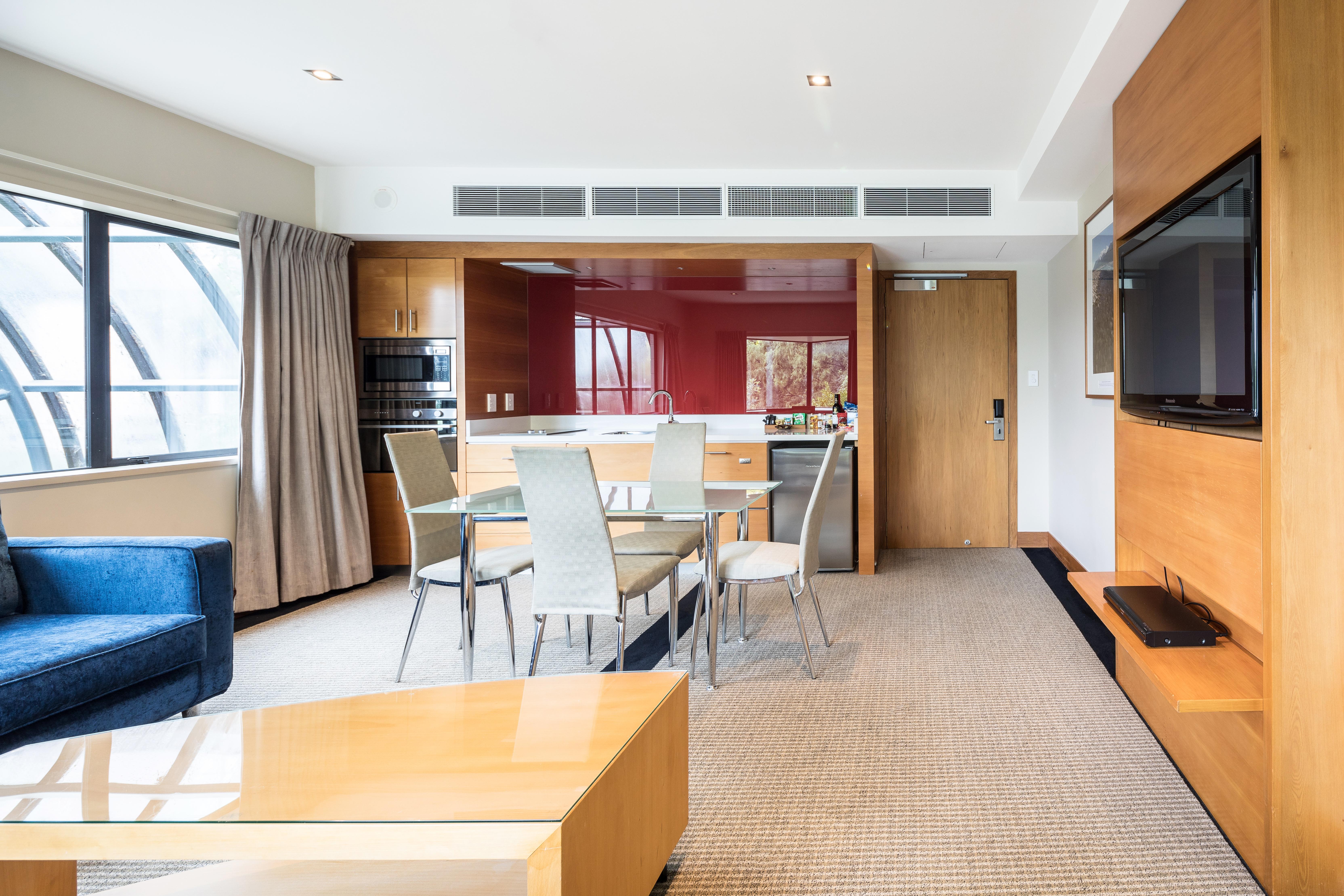 Commodore Airport Hotel 4*