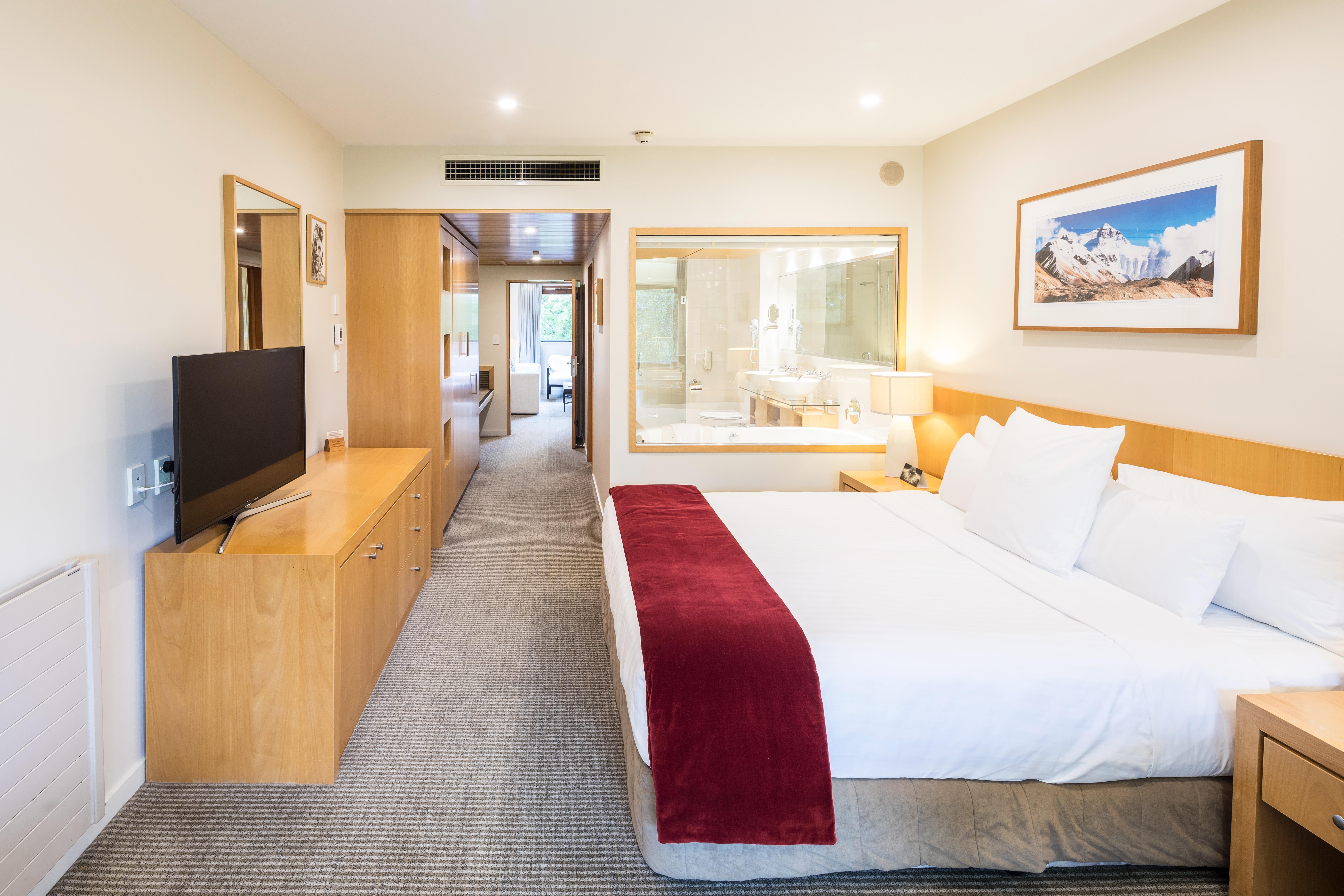 Commodore Airport Hotel 4*