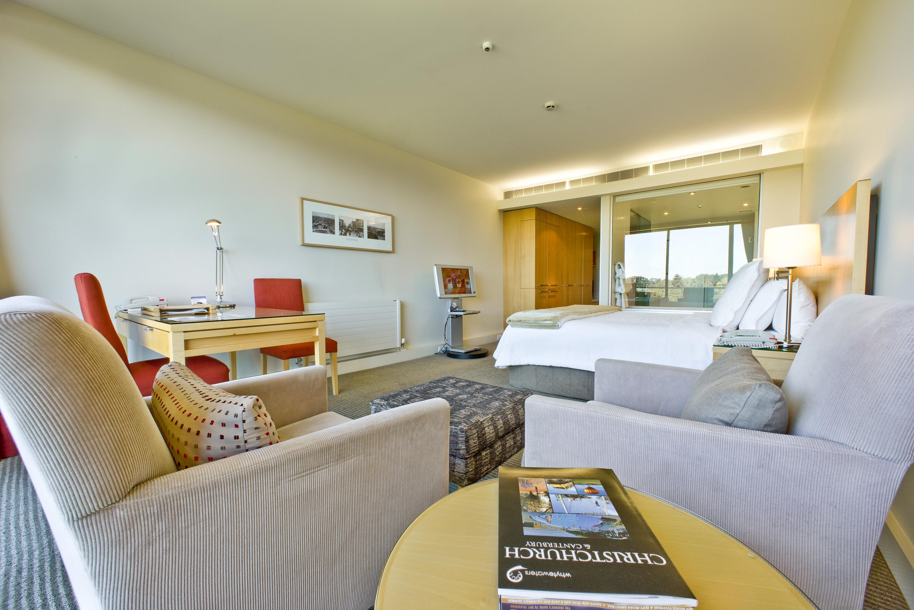 Commodore Airport Hotel 4*