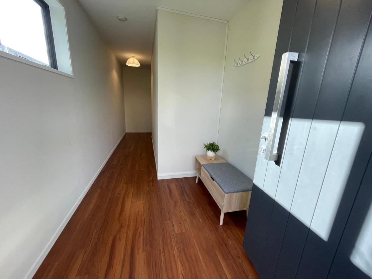 Quiet, New, Sunny Cnzhouse On Upstairs Near Cbd *
