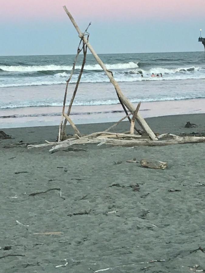 A Little Bit Beachy Modern Guest And Private Toilet Homestay *