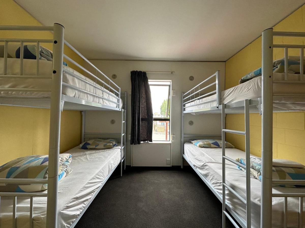 Hostel Around The World Backpackers *