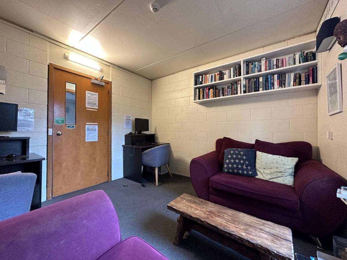 Around The World Backpackers Hostel *