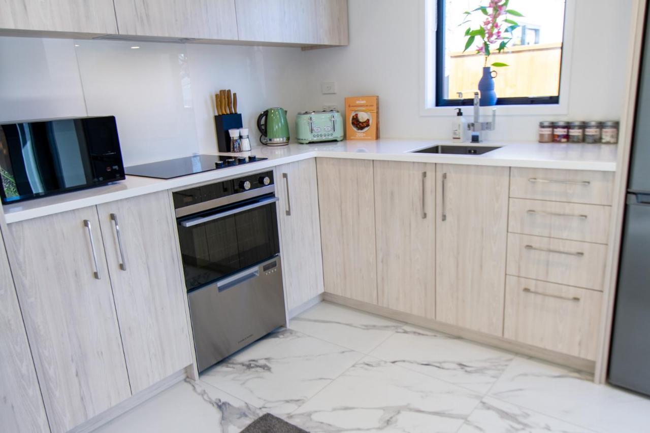 Gateway To Hagley Park - 2 Bed W/carpark Apartment Christchurch
