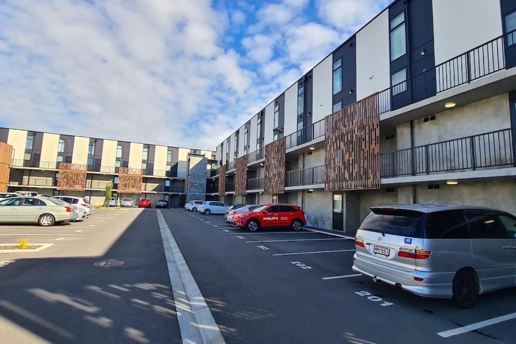 1 Bedroom Base With Free Car Park *