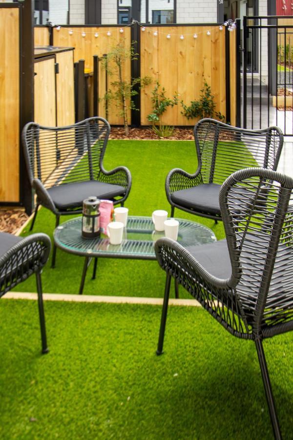 Two Bedroom, Two Bathroom Urban Oasis Apartment Christchurch