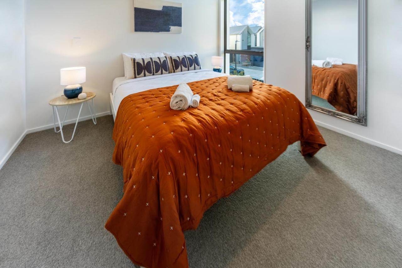 Lights Retreat With Carpark 2 Bed 2 Bath Apartment