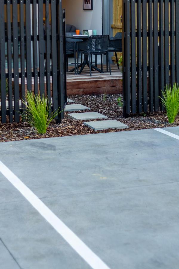 Lights Retreat With Carpark 2 Bed 2 Bath *