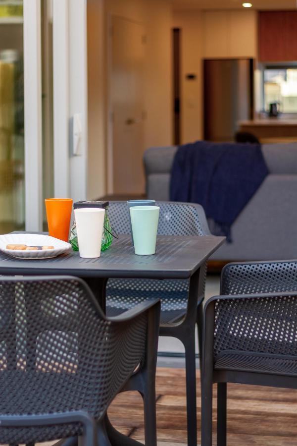 Lights Retreat With Carpark 2 Bed 2 Bath Apartment