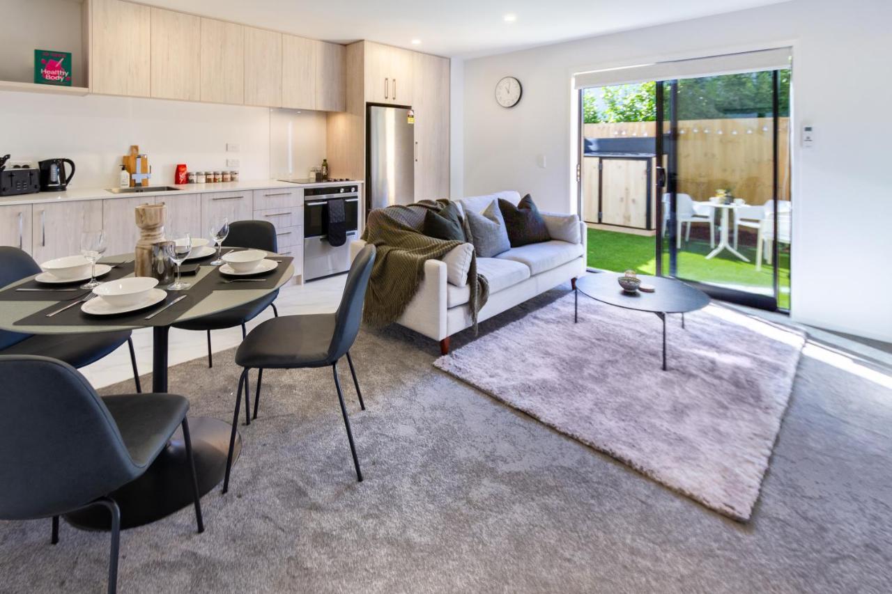 The City's Kept Secret 2 Bed 2 Bath Apartment *