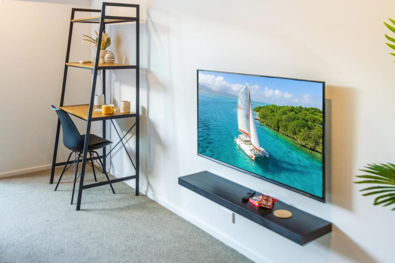 Lights Retreat With Carpark 2 Bed 2 Bath Apartment