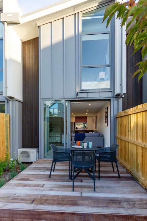 Lights Retreat With Carpark 2 Bed 2 Bath Apartment *