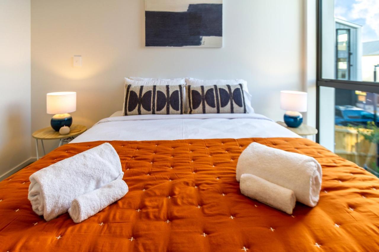 Lights Retreat With Carpark 2 Bed 2 Bath * Christchurch