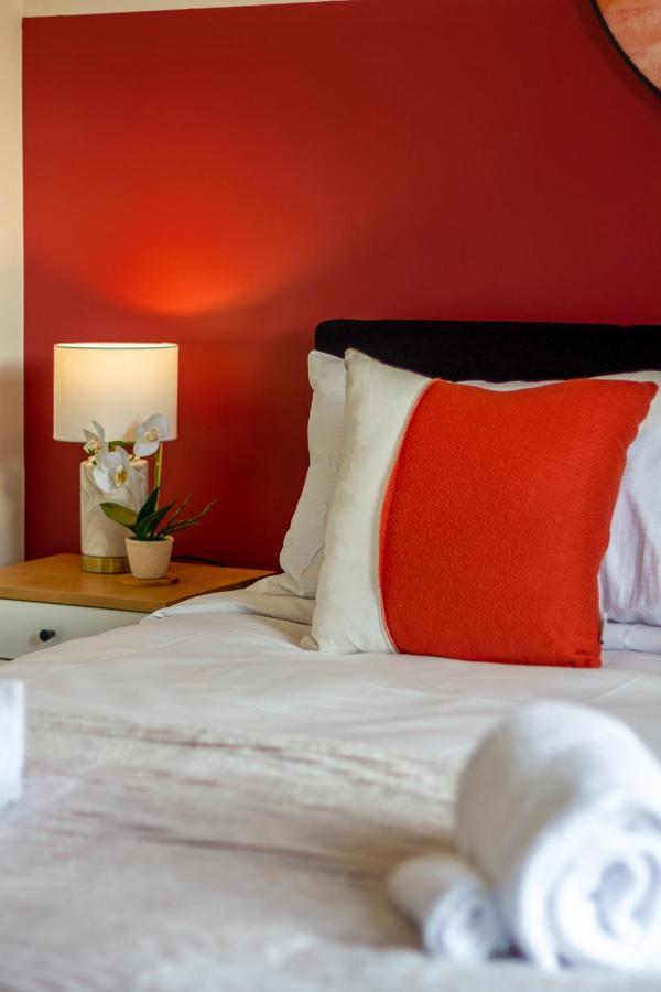 Prime Location: Hagley, Riverside, Hospital Apartment *