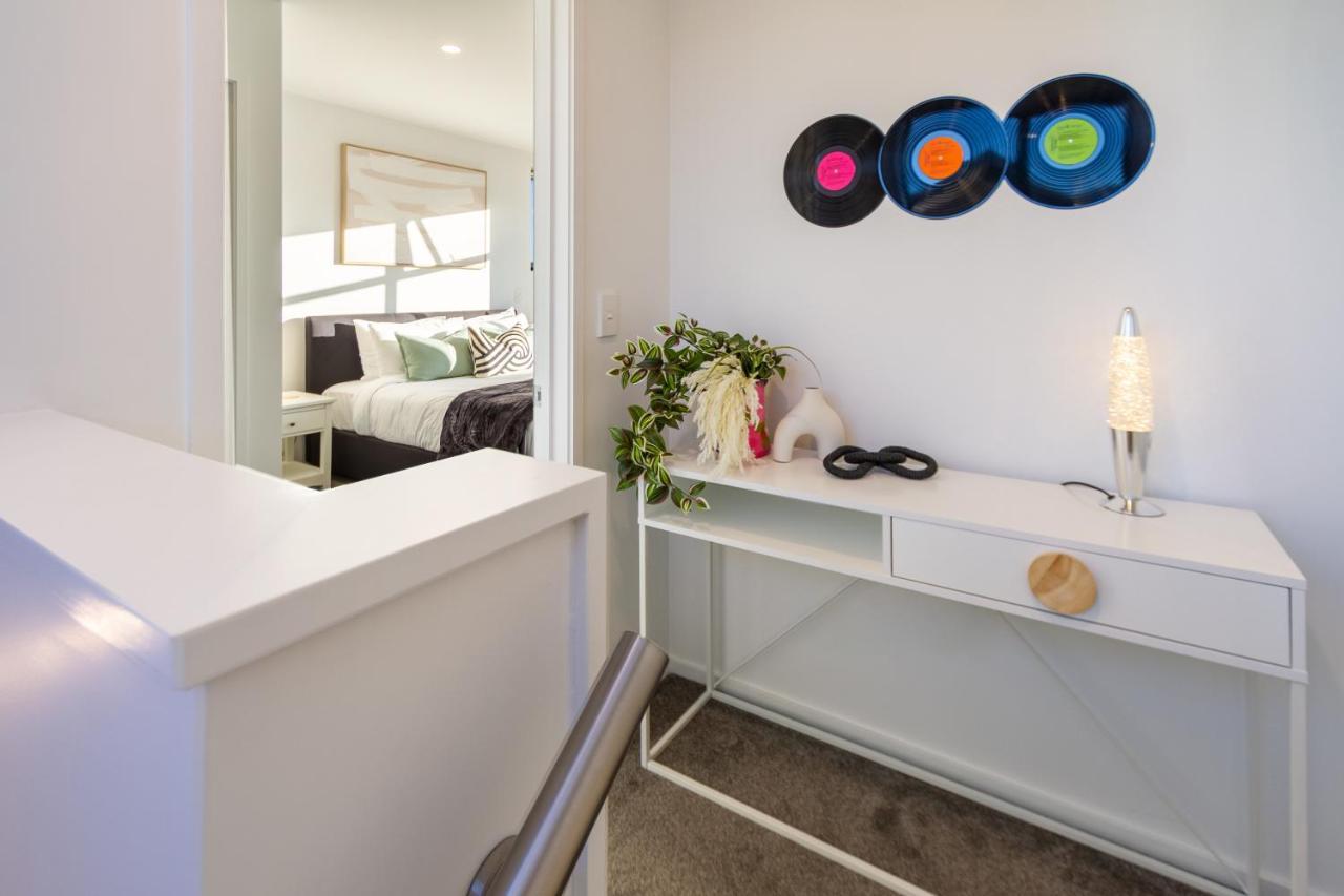 Stylish In The Heart Of 2 Bed Apartment Christchurch