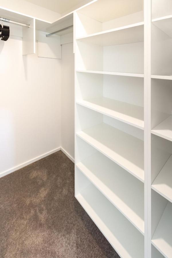 Stylish In The Heart Of 2 Bed Apartment *
