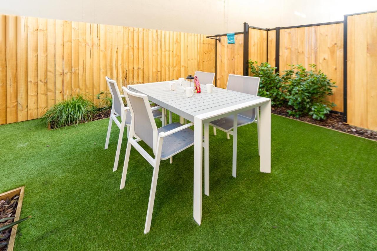 Stylish In The Heart Of 2 Bed Apartment *