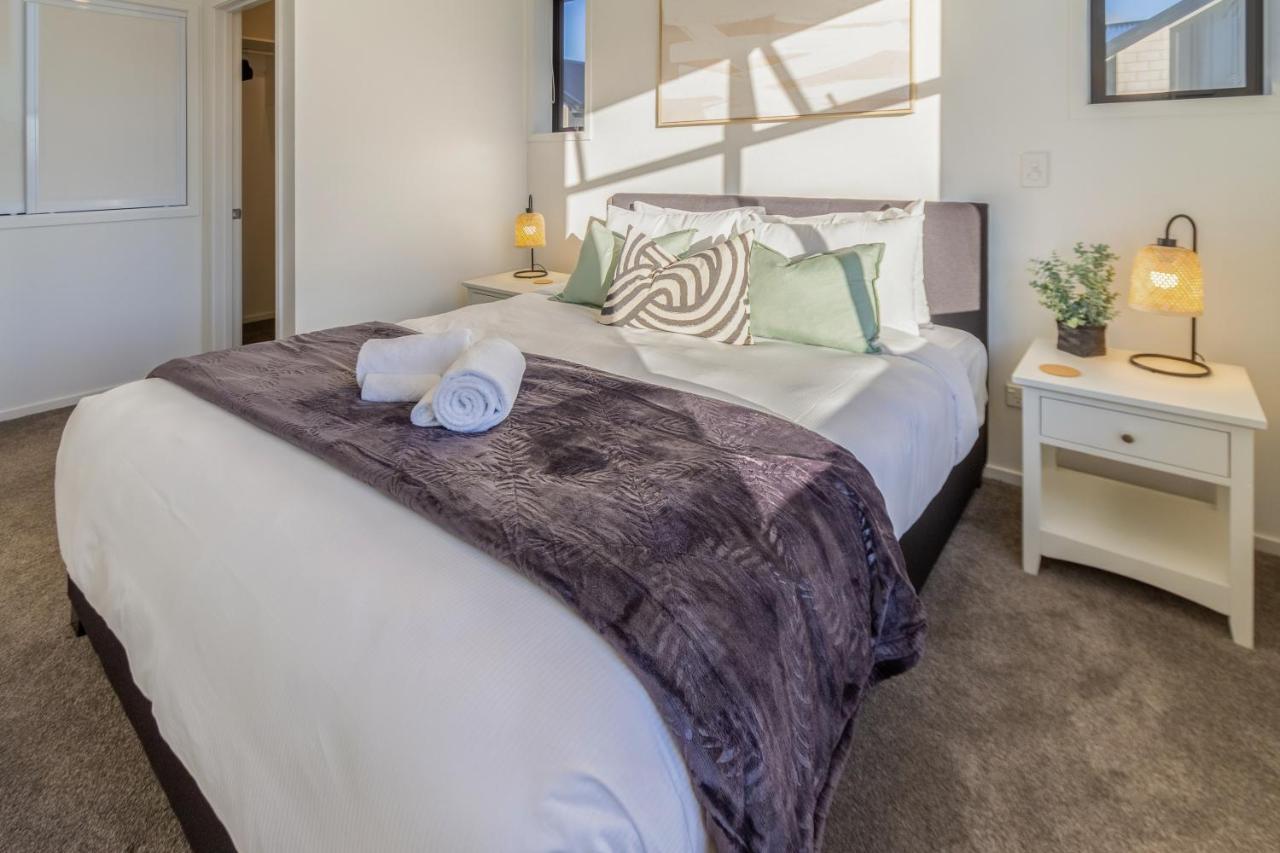 Stylish In The Heart Of 2 Bed Christchurch