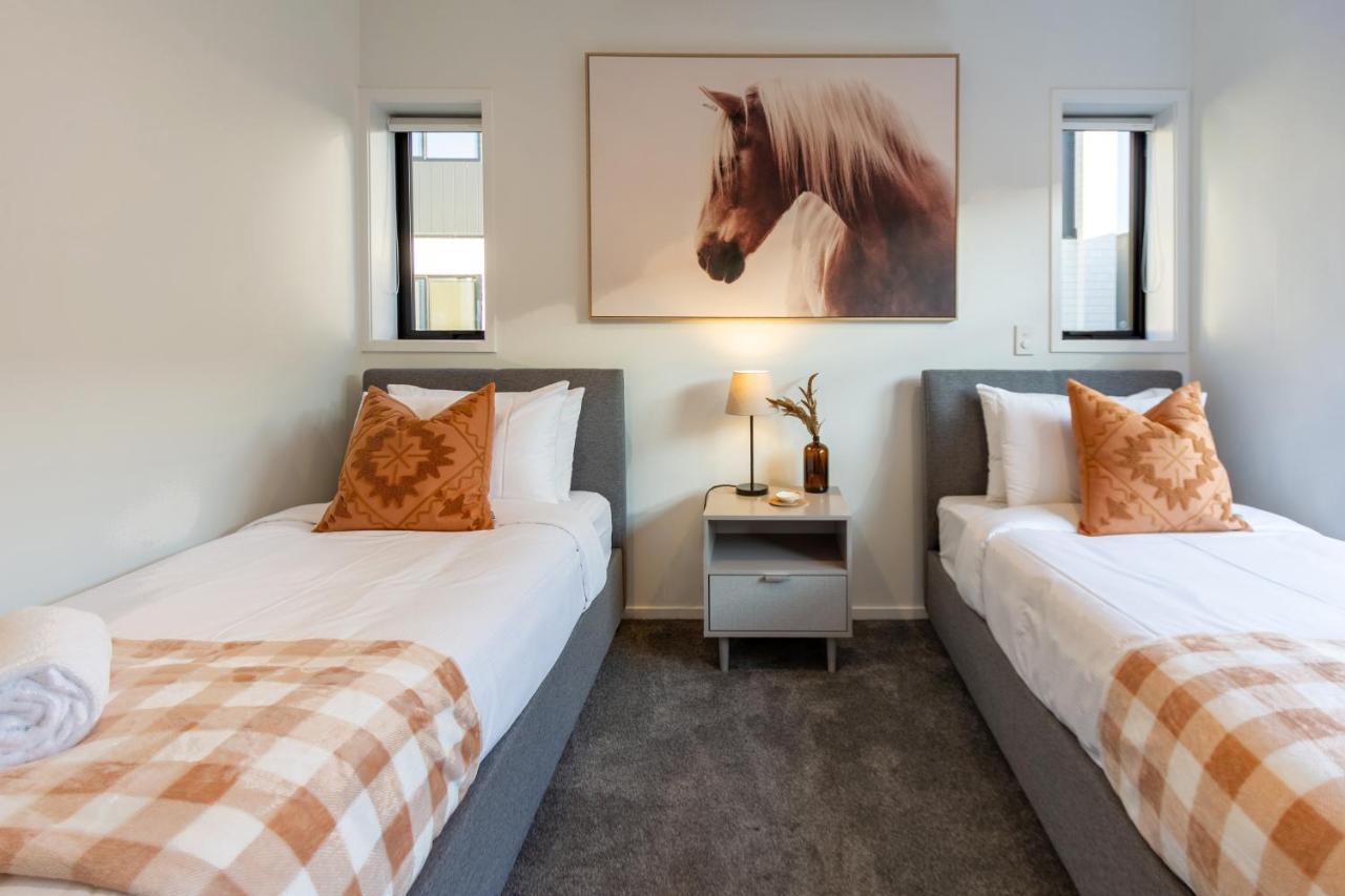 Stylish In The Heart Of 2 Bed Christchurch