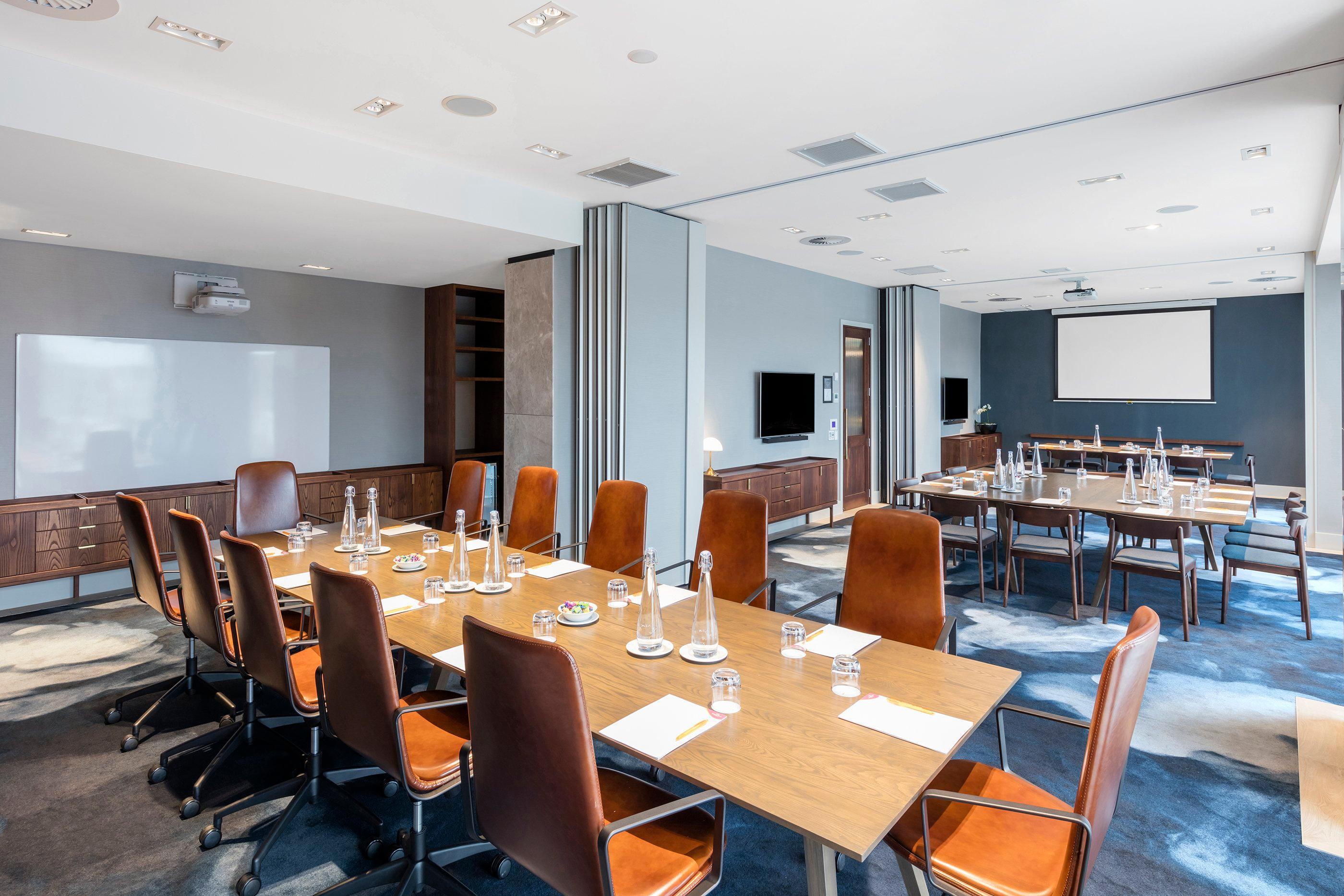 Crowne Plaza By Ihg Hotel 4*