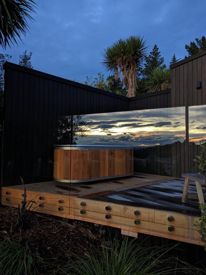 Tussock Hill Vineyard Retreats Hotel 4*