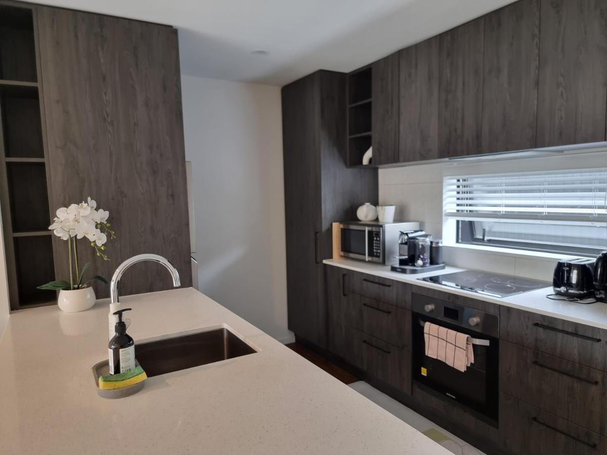 Addington Townhouse With Carpark 8mins Walk To Hagley Park South *