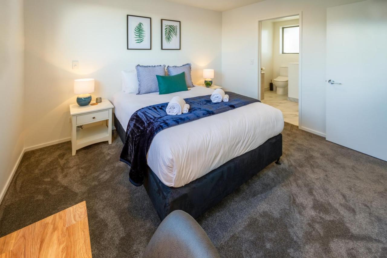 Modern Chic Retreat 2 Bed, 2 Bath: Riccarton * Christchurch