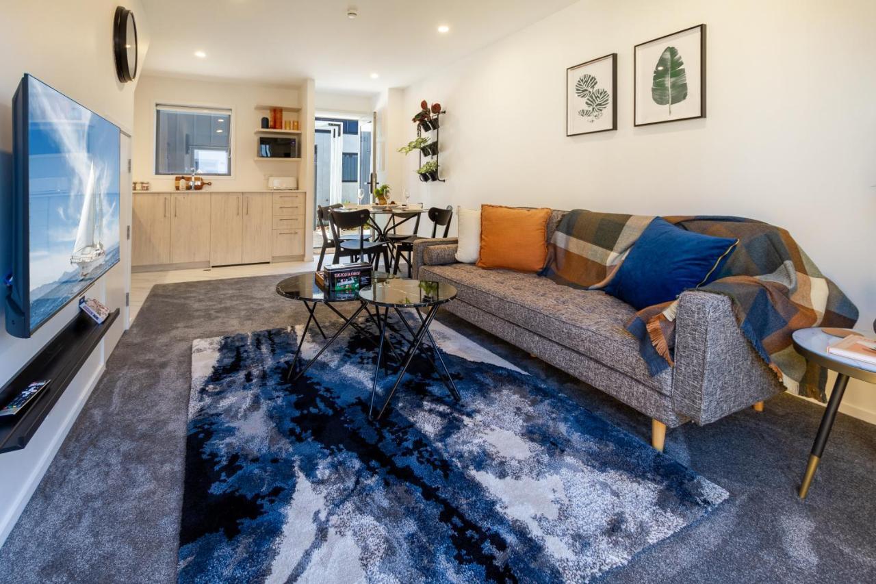 Modern Chic Retreat 2 Bed, 2 Bath: Riccarton *