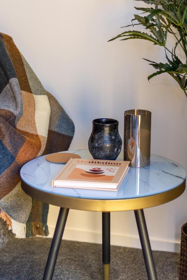 Modern Chic Retreat 2 Bed, 2 Bath: Riccarton Apartment Christchurch