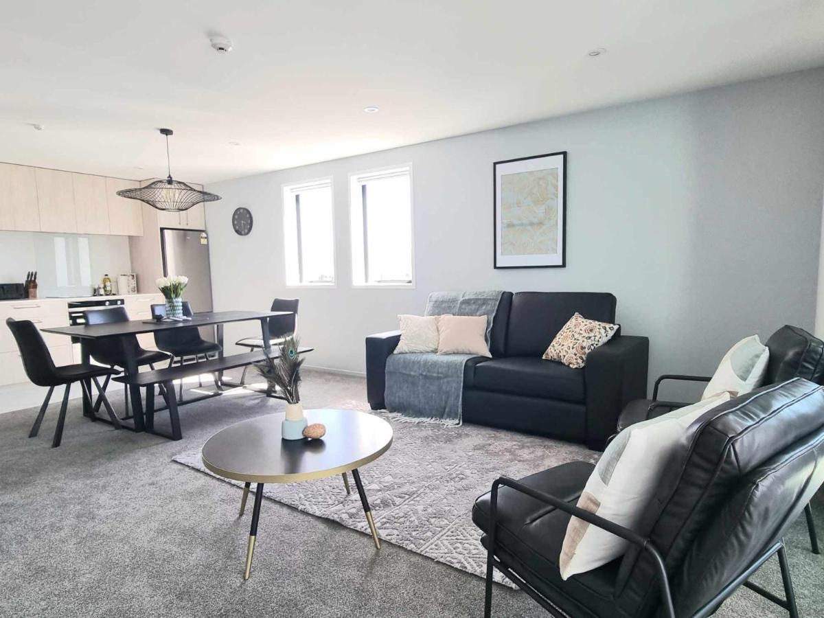 Cbd 3 Bedroom Apartment *