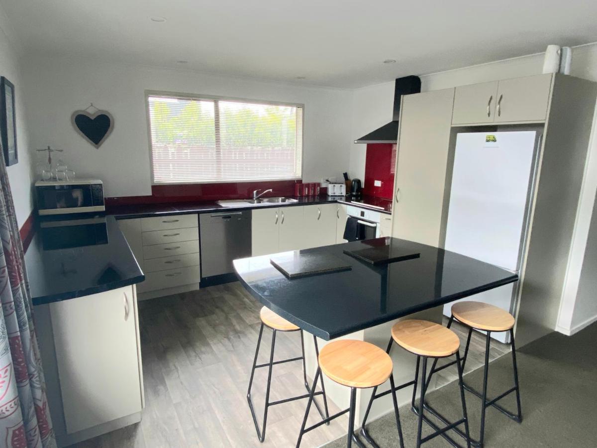 4bed 2bath House 5 Mins Walk To Palms & Golf Club