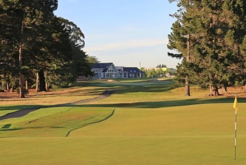 4bed 2bath House 5 Mins Walk To Palms & Golf Club Christchurch