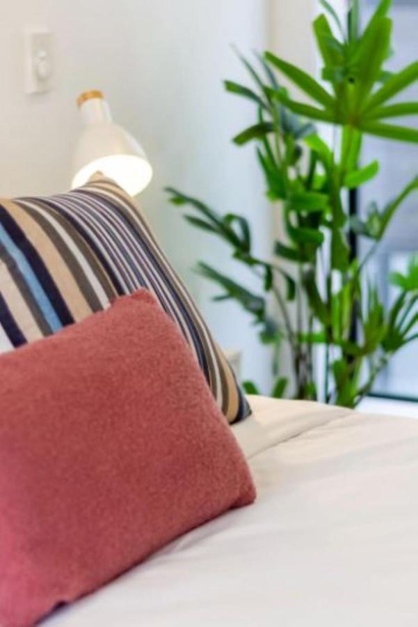 Serenity In The Centre: 2 Bed 2 Bath