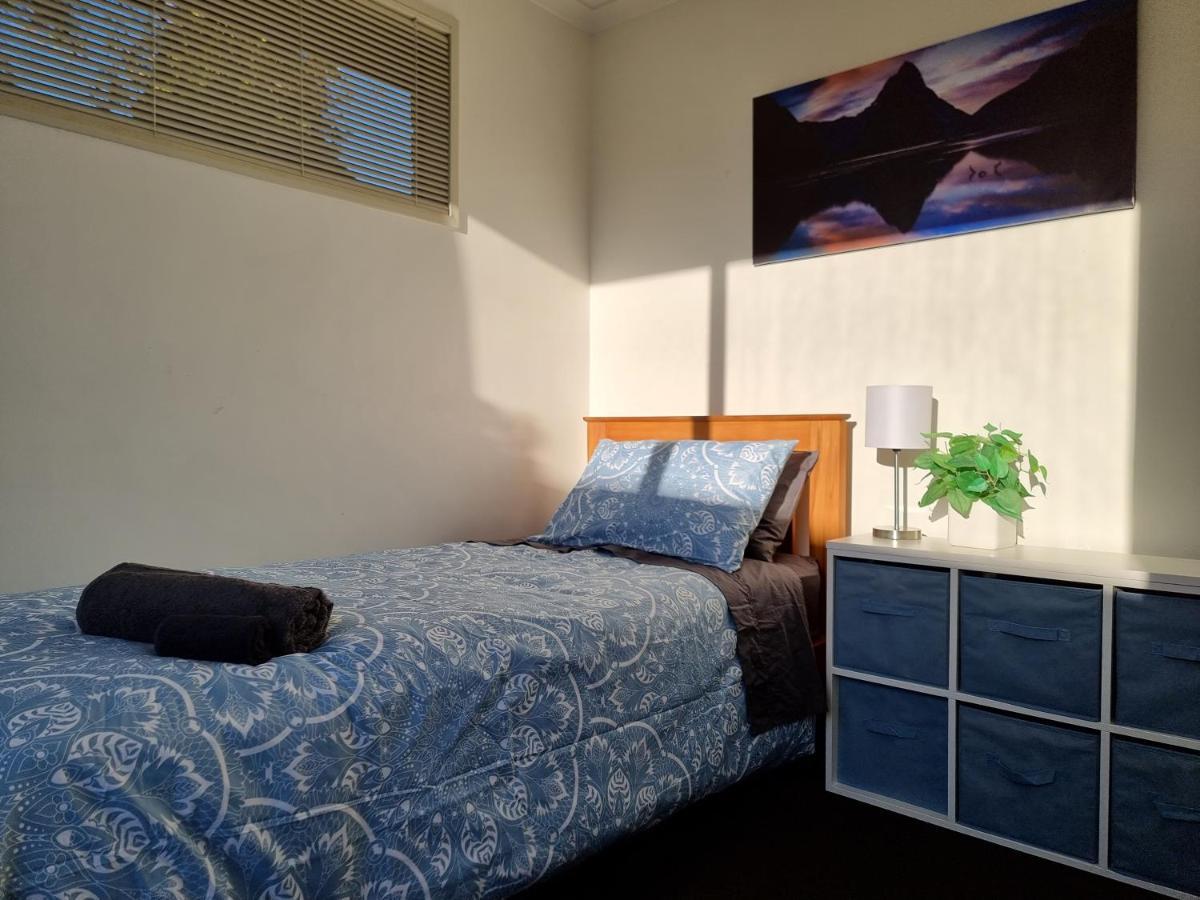 Holiday home 4bed 2bath House 5 Mins Walk To Palms & Golf Club
