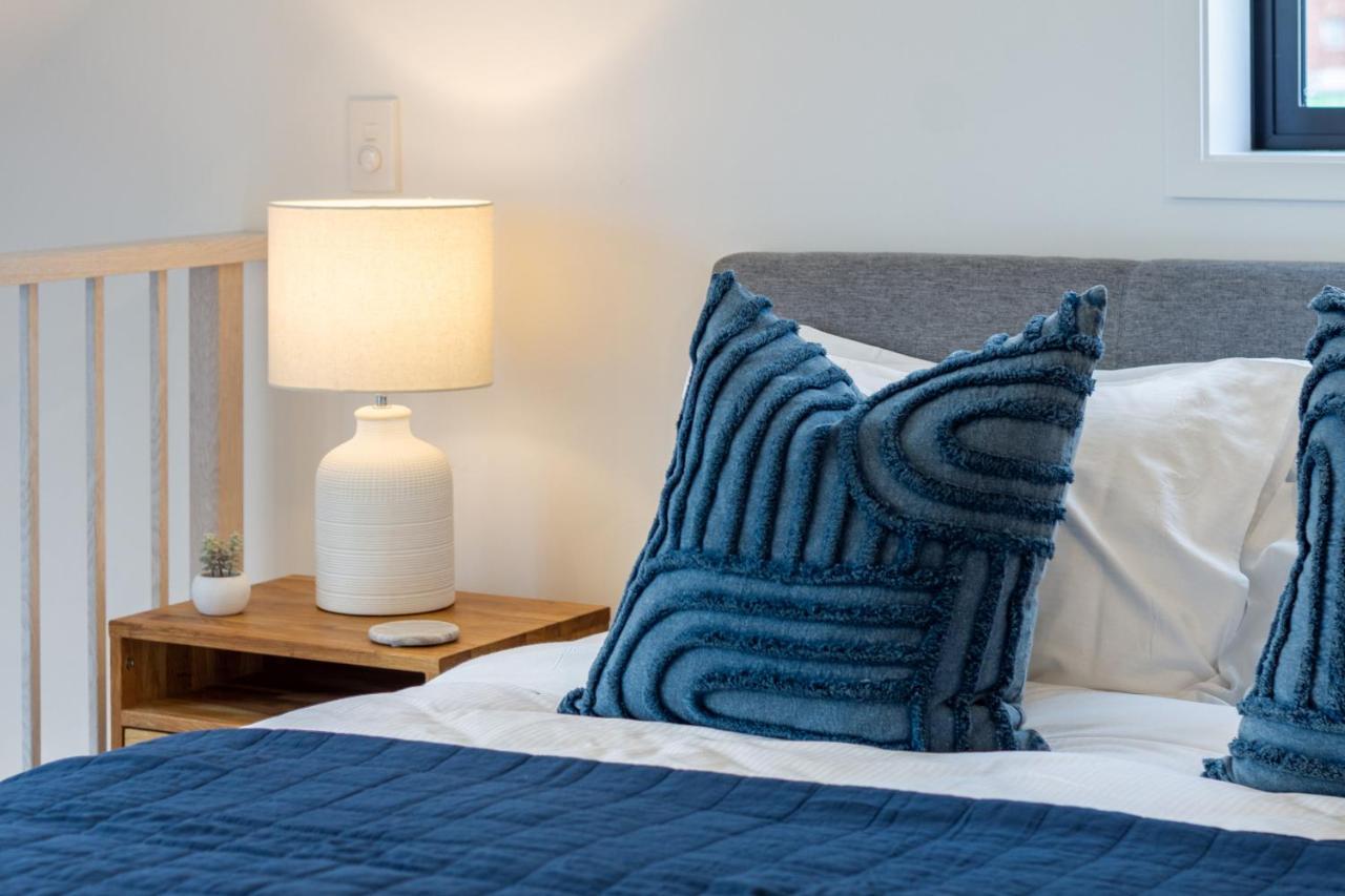 Modern, Convenient, Central: 1 Bedroom Loft * Christchurch