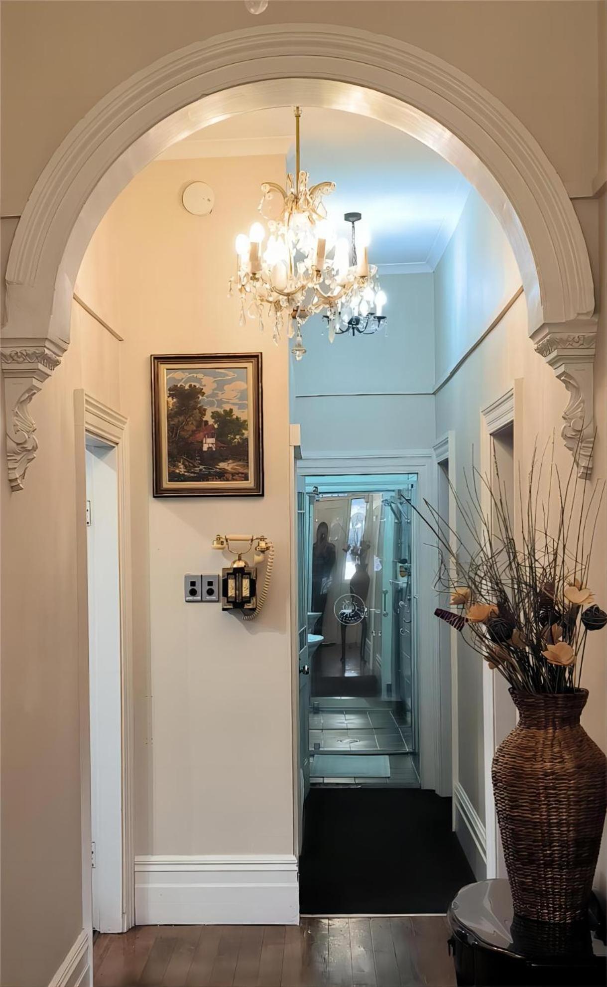 5 Large Bedroom Suitable For 10people