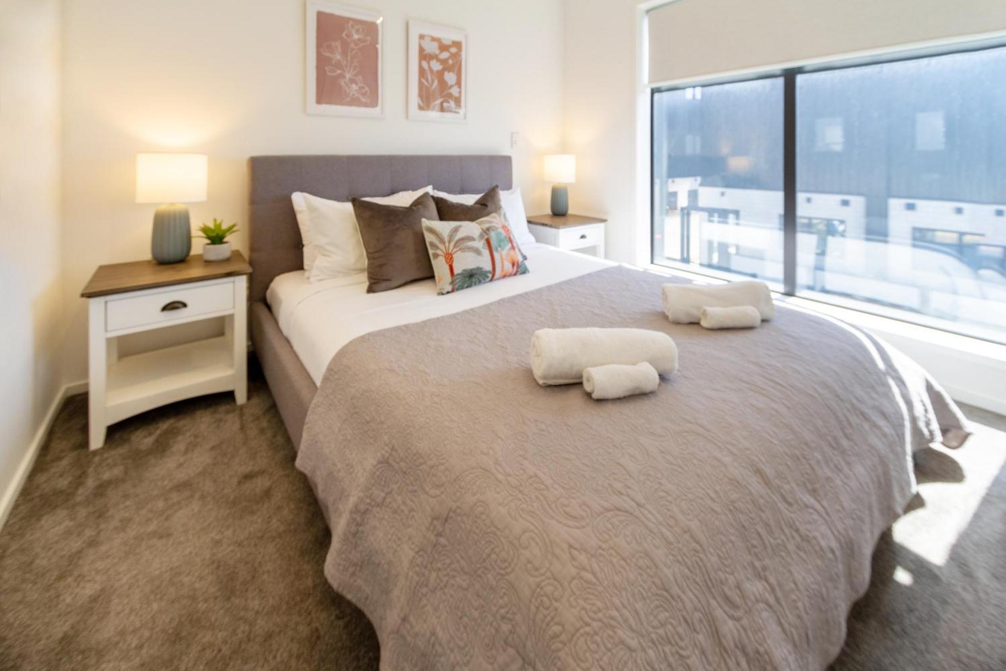 Two Bedroom, Two Bathroom Urban Oasis * Christchurch