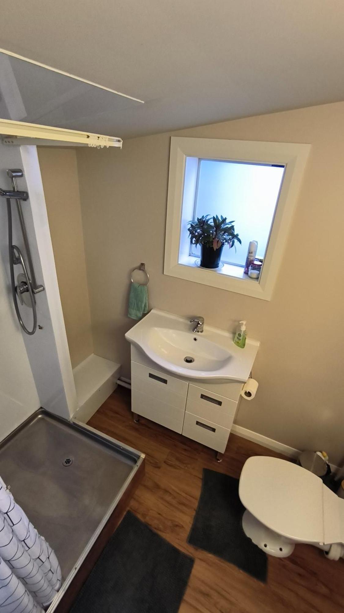 5 Large Bedroom Suitable For 10people Christchurch