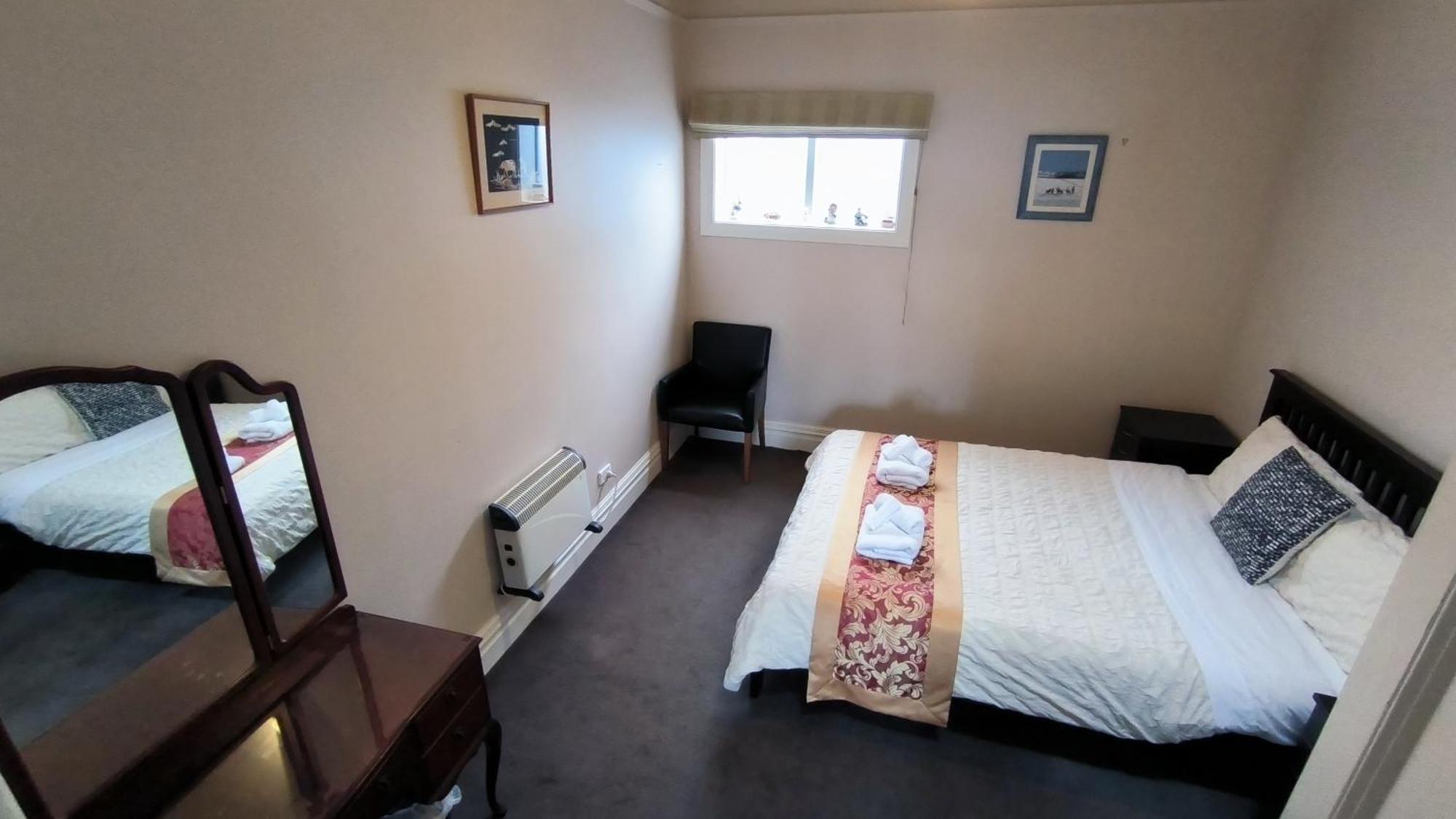 5 Large Bedroom Suitable For 10people Christchurch