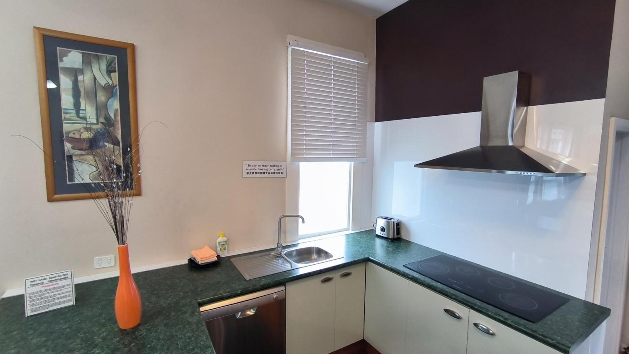 5 Large Bedroom Suitable For 10people *