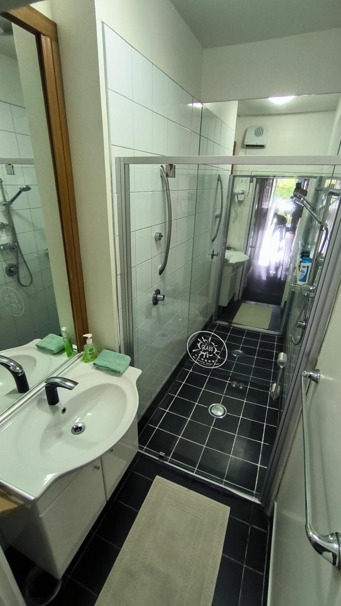 5 Large Bedroom Suitable For 10people