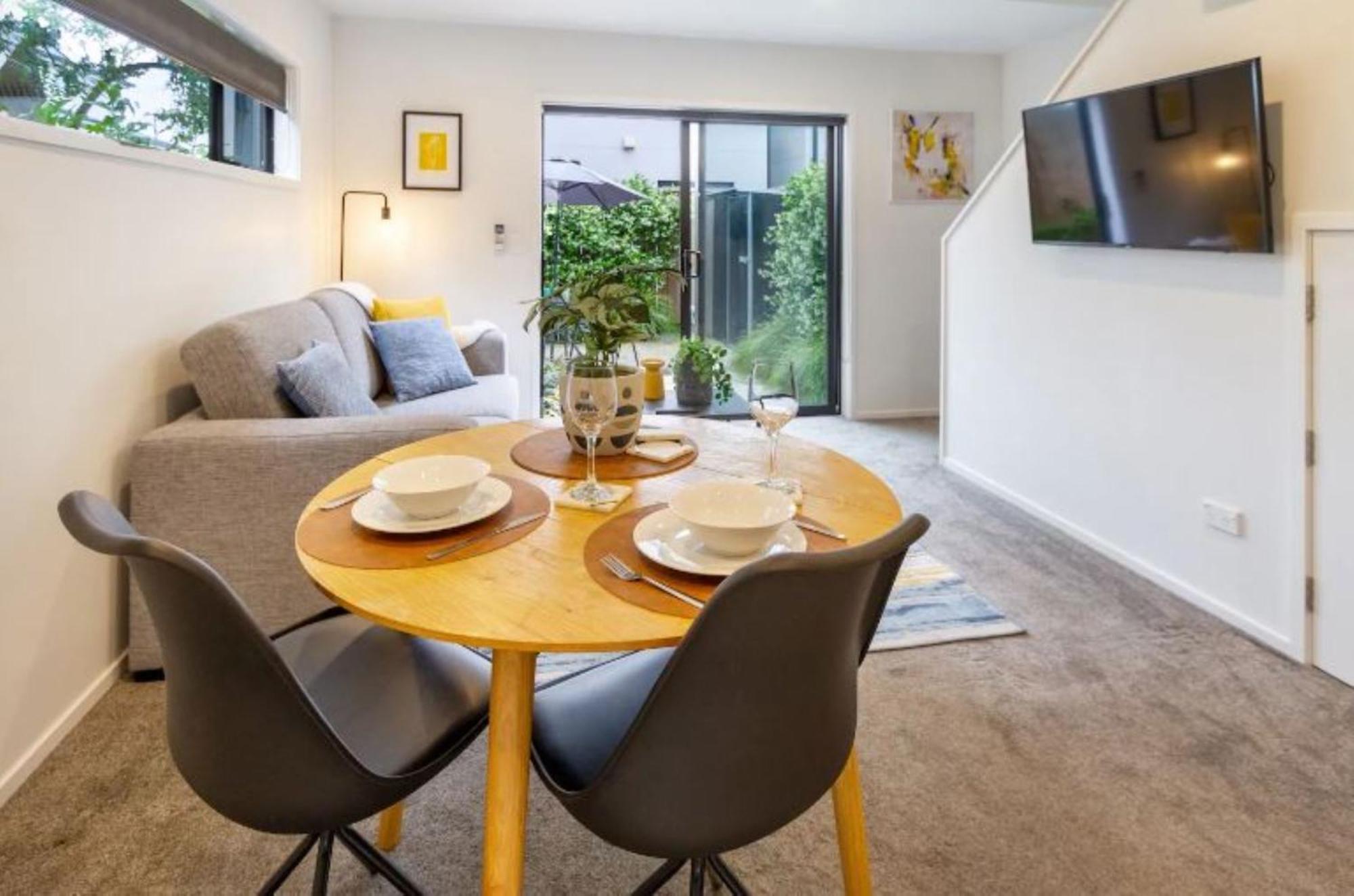 City-urban Oasis 1 Bed 1 Bath W/sofa Bed Apartment *