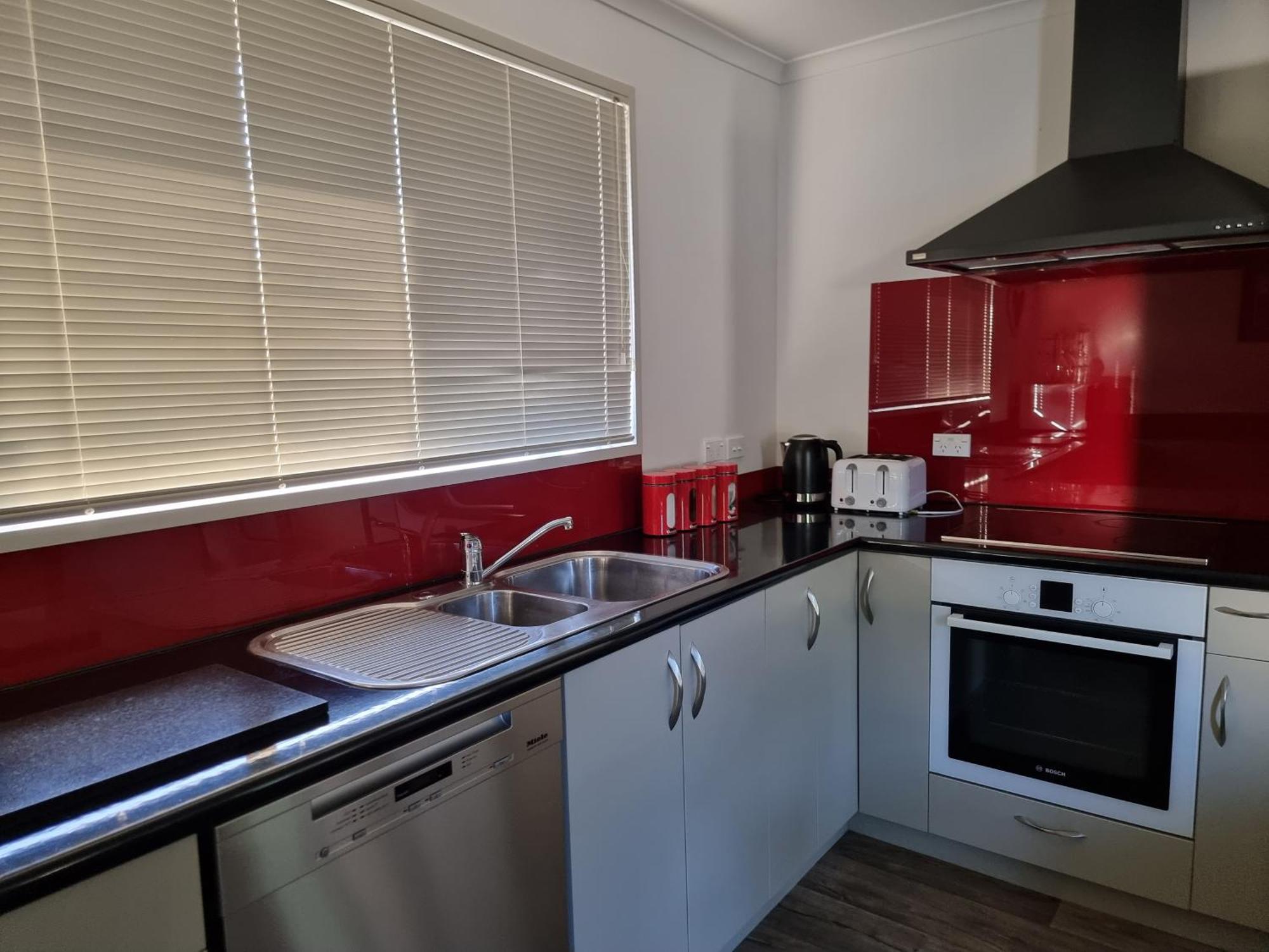 4bed 2bath House 5 Mins Walk To Palms & Golf Club Christchurch