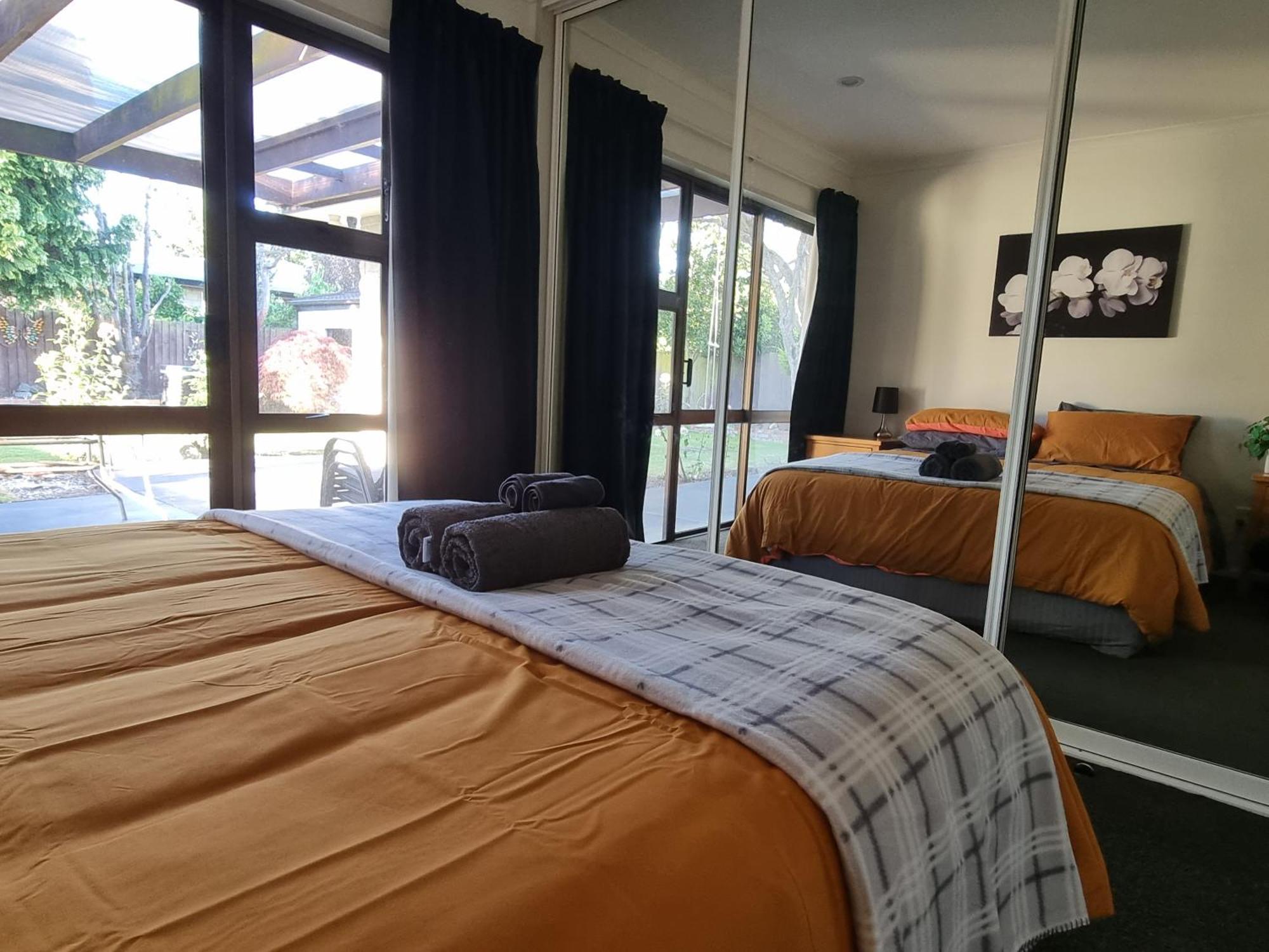 4bed 2bath House 5 Mins Walk To Palms & Golf Club * Christchurch