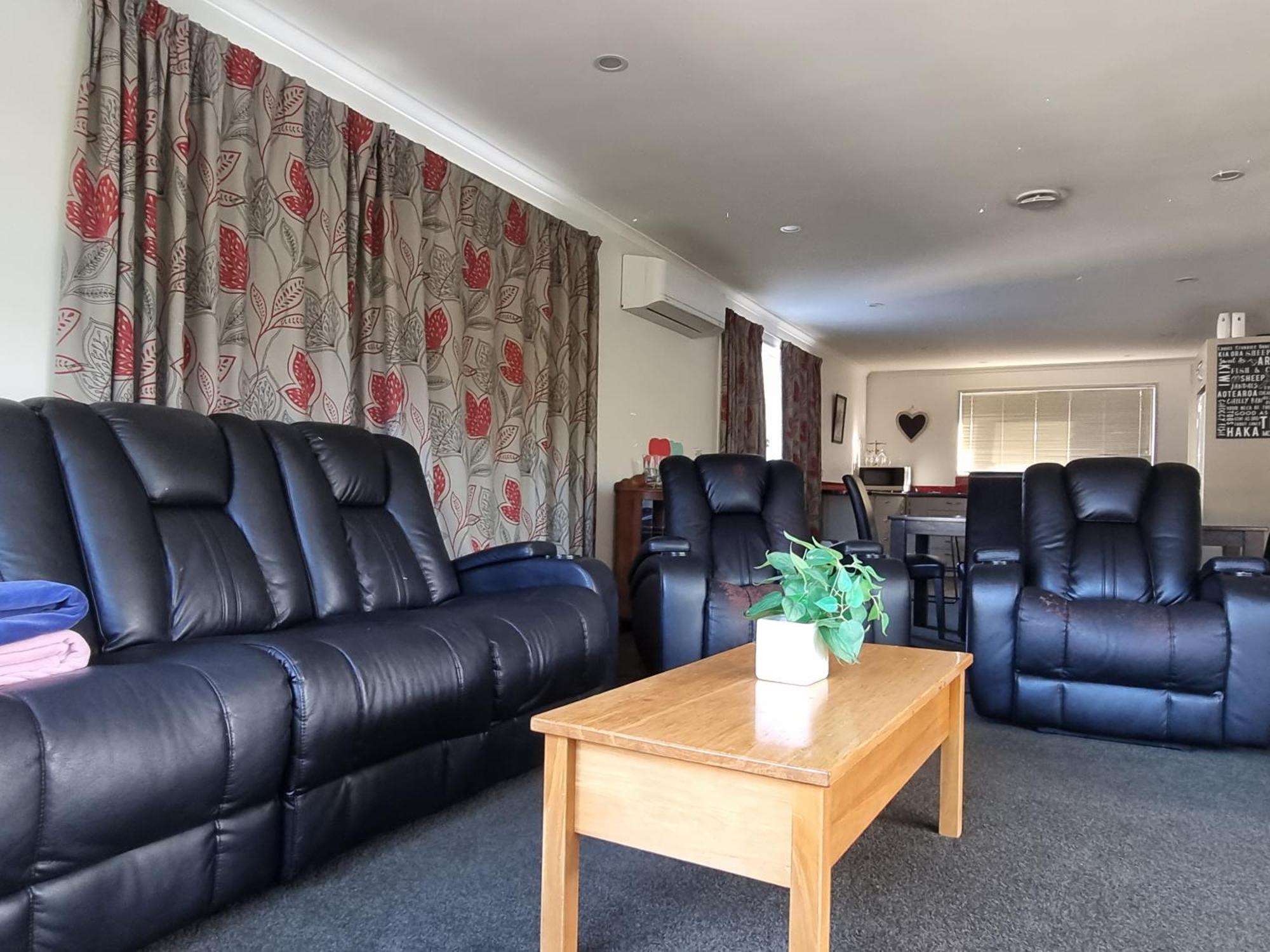 4bed 2bath House 5 Mins Walk To Palms & Golf Club Holiday home Christchurch