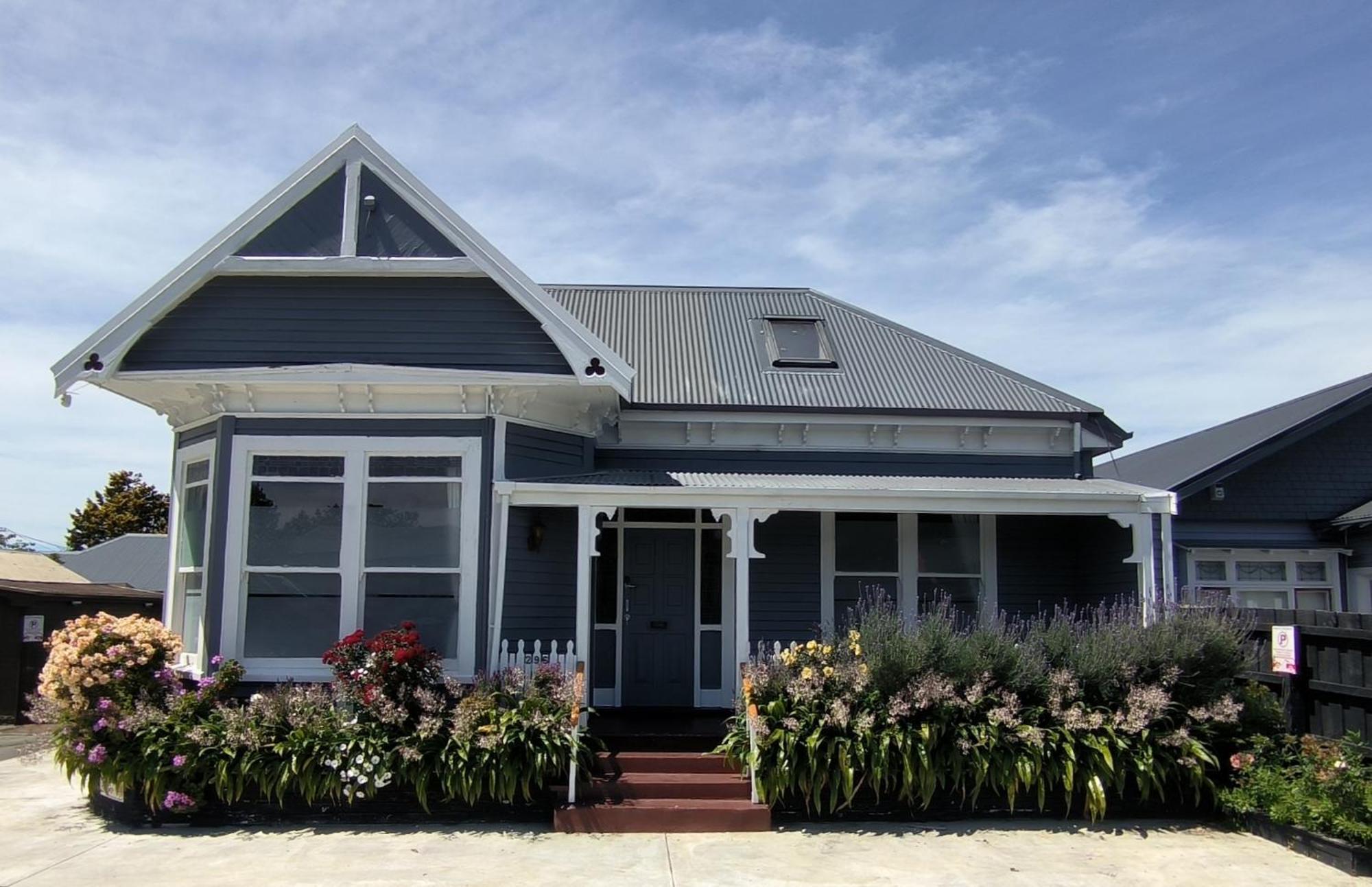 5 Large Bedroom Suitable For 10people *