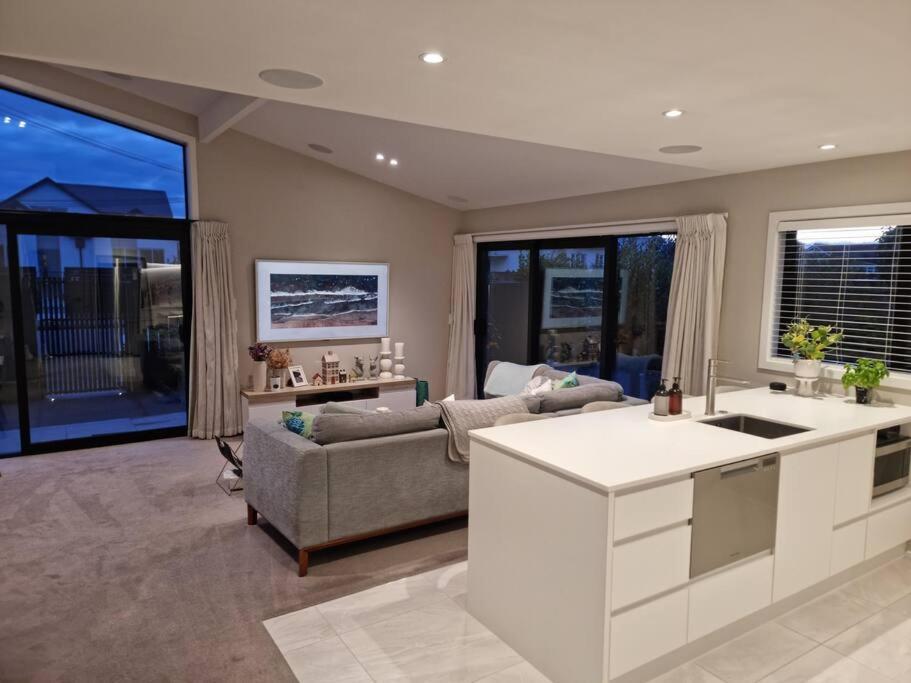 Apartment Modern Two-bedroom In Merivale Christchurch