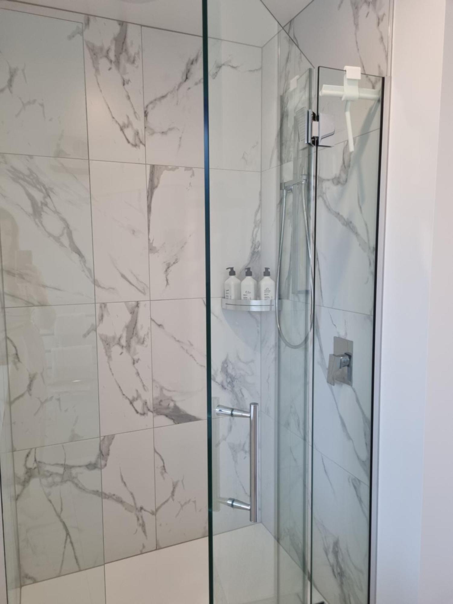 Cloud Nine Elegant Escape Awaits Apartment *