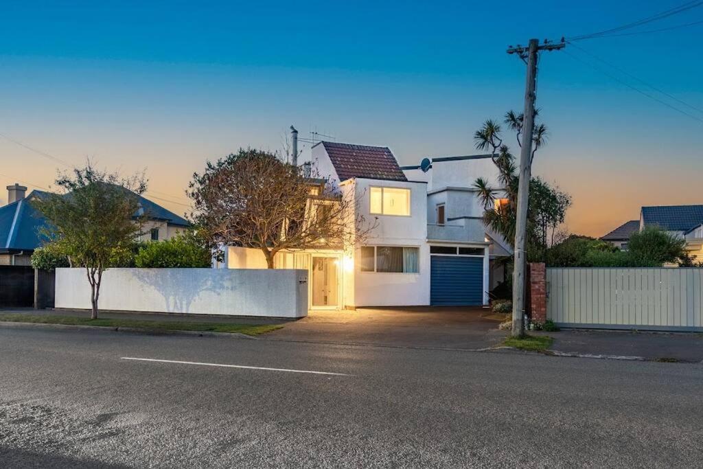 Villa Mid-century By The Christchurch